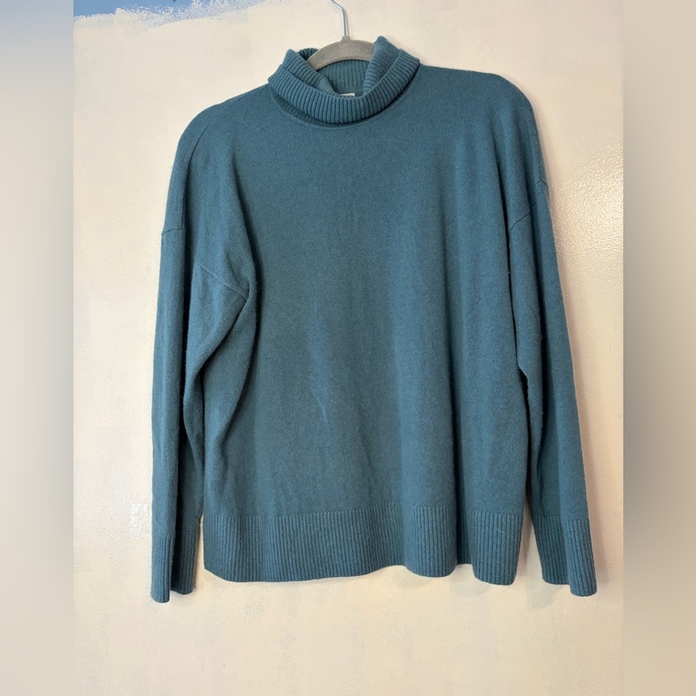 L.L Bean women’s cashmere turtleneck blue preppy casual
